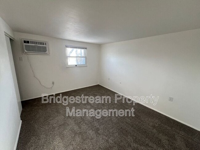 Building Photo - 158 Forest St