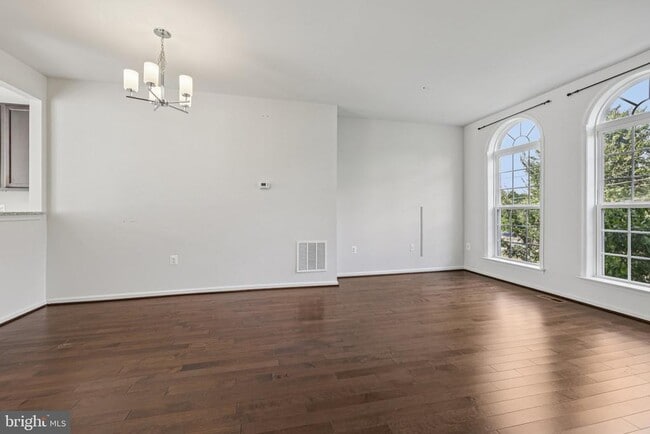 Building Photo - 1613 Wesbourne Dr