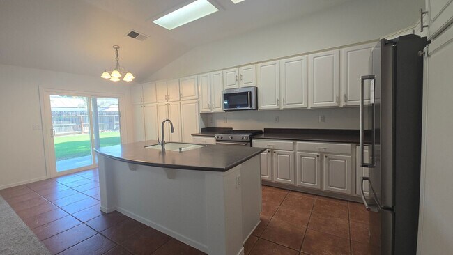 Building Photo - 916 W Windsor Dr