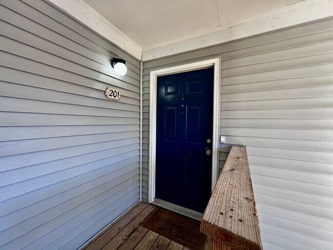 Building Photo - 2 bedroom 2 bathroom condo blocks from the Virginia Beach Oceanfront.