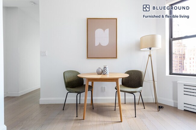 Building Photo - 915 West End Ave