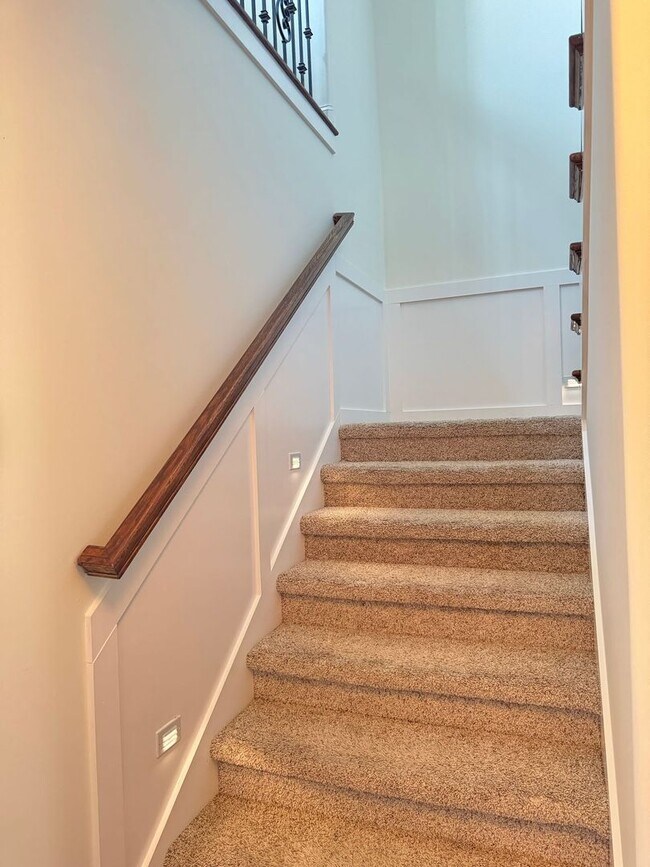 Building Photo - Beautiful 5 Bedroom, 2.5 bath Home in Hickory Wild Subdivision! Lawn care included!