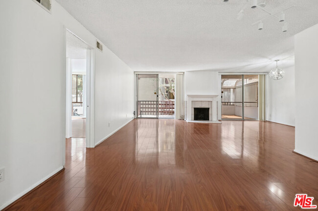 Primary Photo - 6515 Green Valley Cir