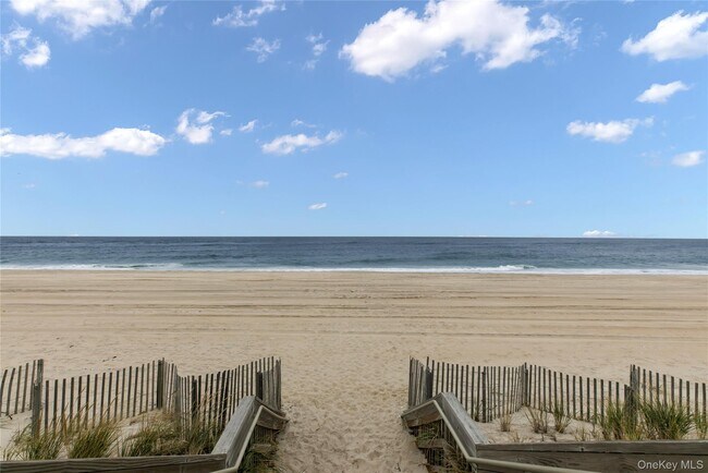 Building Photo - 54 Thompson Ave