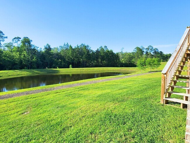 Building Photo - Antietam Lakeside Retreat: 4/2 Home in a Fun-Filled, Pool Neighborhood