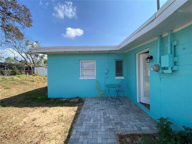 Building Photo - 813 N Waterview Dr