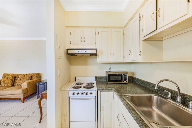 Building Photo - 190 N Collier Blvd