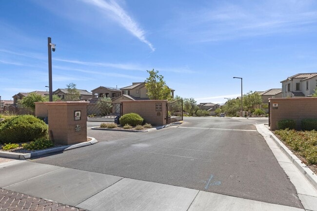 Building Photo - Luxury Dream Home with Unmatched Views and Resort-Style Amenities