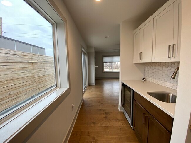 Building Photo - Beautiful Townhome for Rent