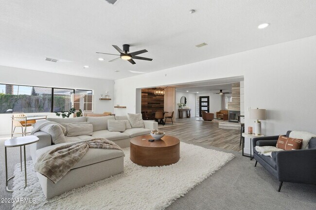 Building Photo - 8614 E Jackrabbit Rd