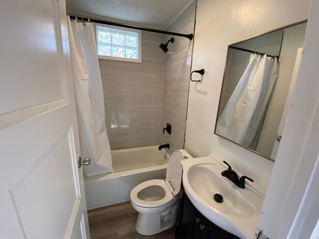 Building Photo - COLERAIN - Adorable 2+ bed 1 bath ranch on...