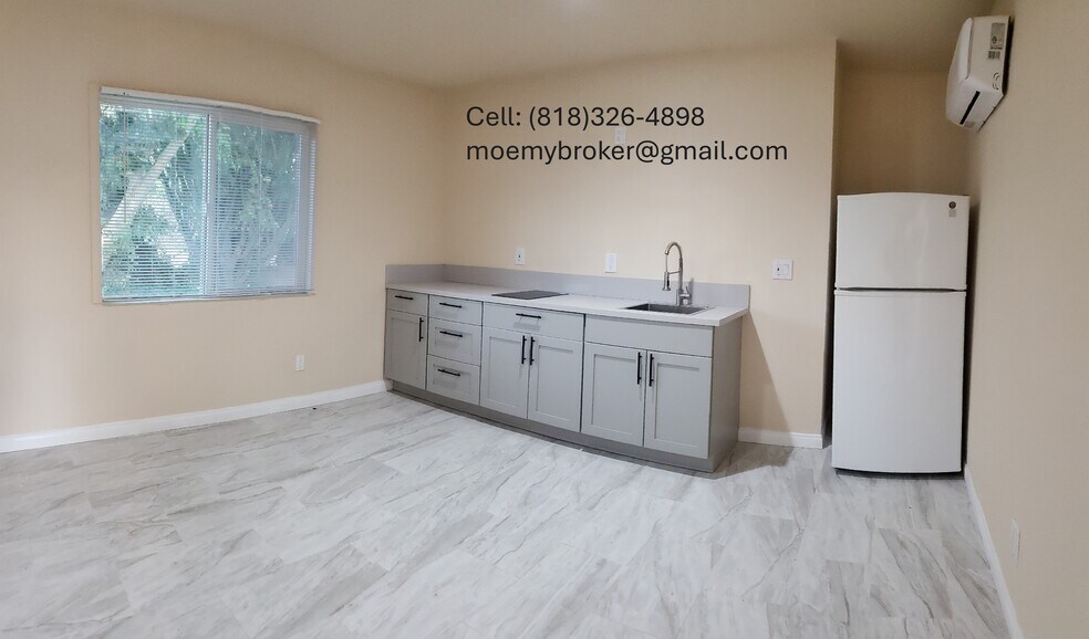 Building Photo - 20643 Cohasset St