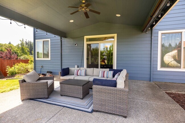 Building Photo - Four Bedroom Home + Bonus & Den in Gated C...