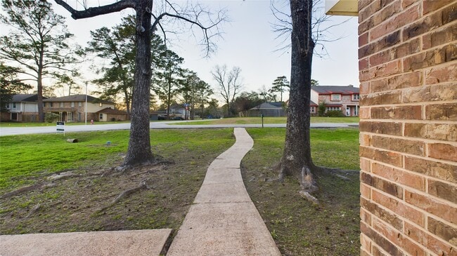 Building Photo - 556 Roanoke Dr