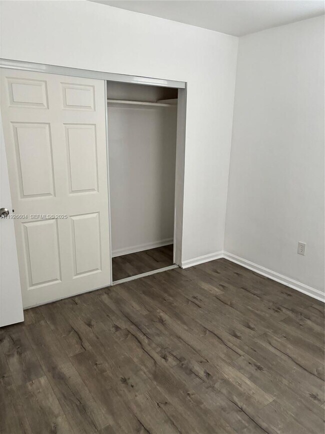 Building Photo - 2520 NE 181st St