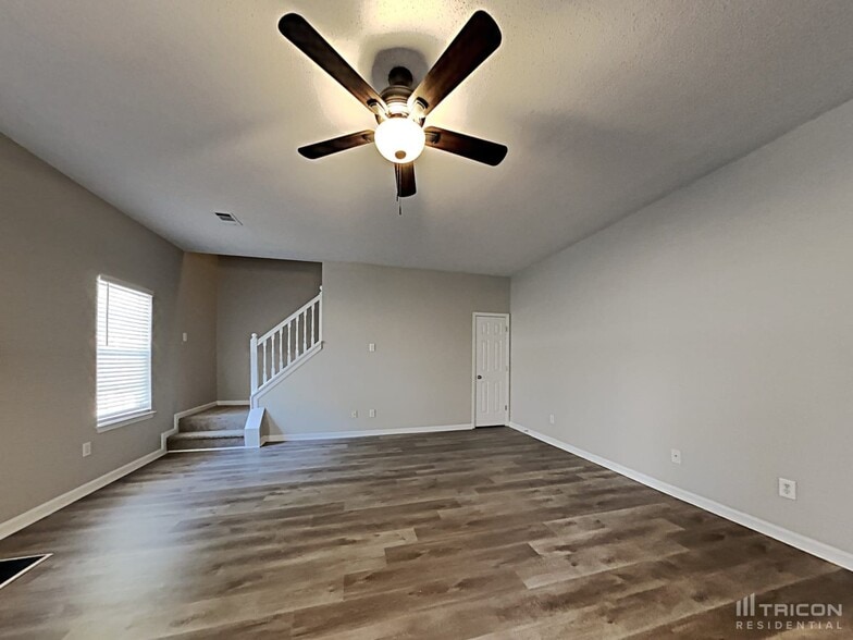Building Photo - 869 Kendall Park Dr
