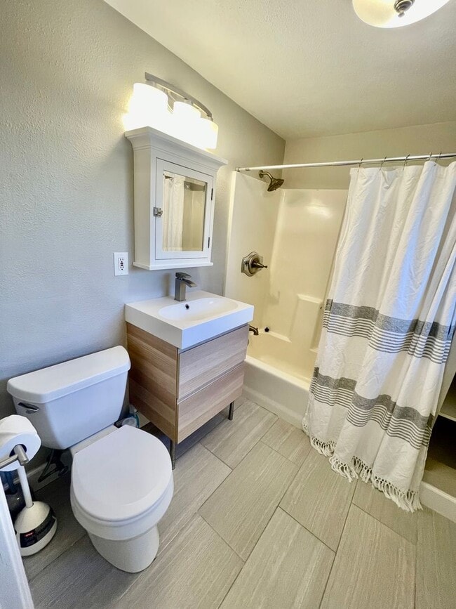 Building Photo - Prime Location! Modern 2BD/1 BA with A/C & EV Charging Steps from Mississippi