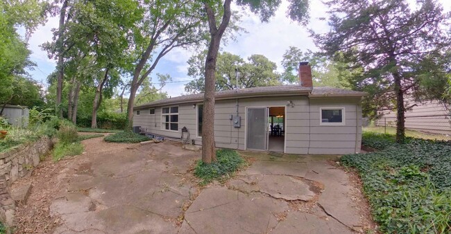 Building Photo - 3D Tour Available - Garage Parking + Sun R...