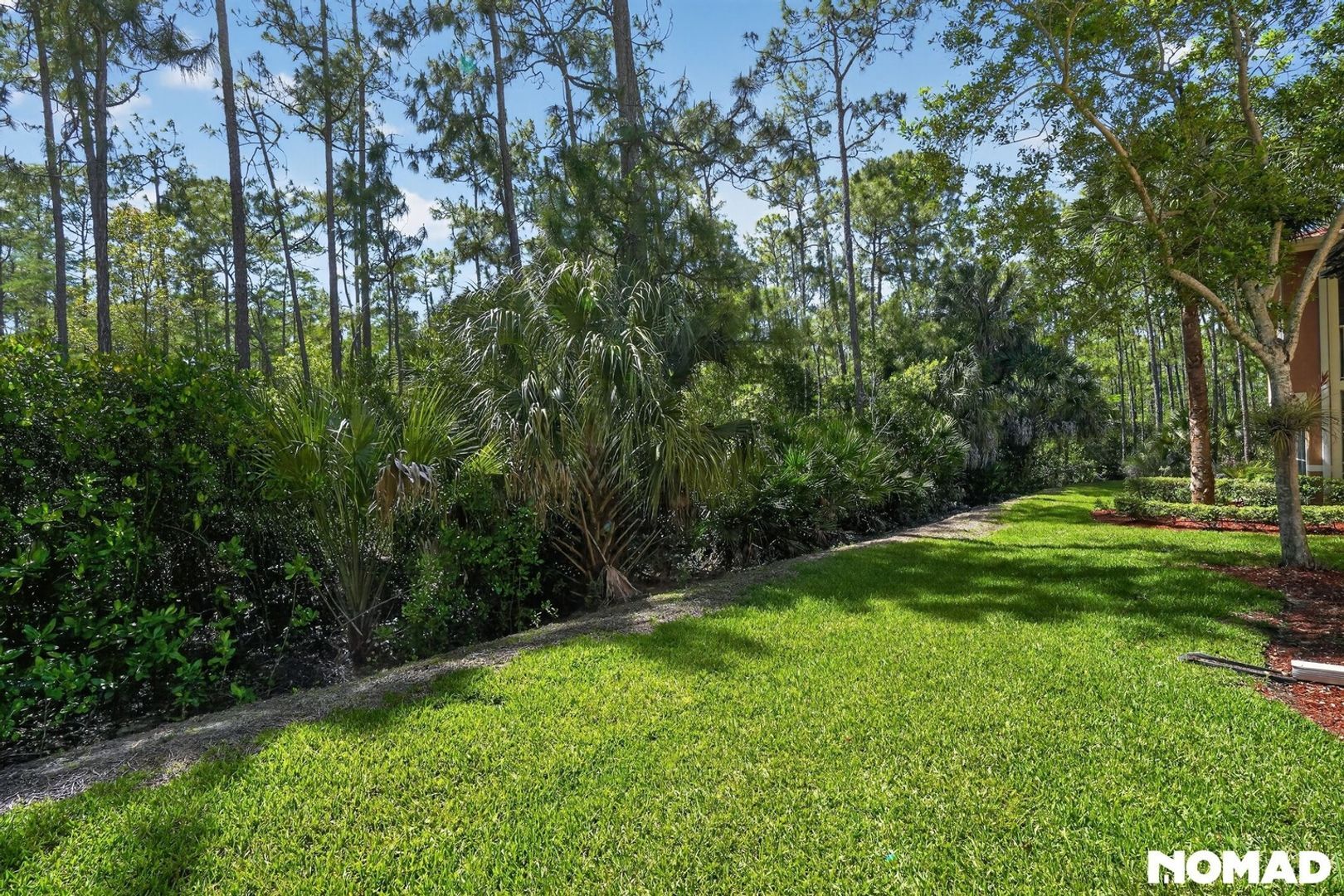 Building Photo - 1885 Florida Club Dr