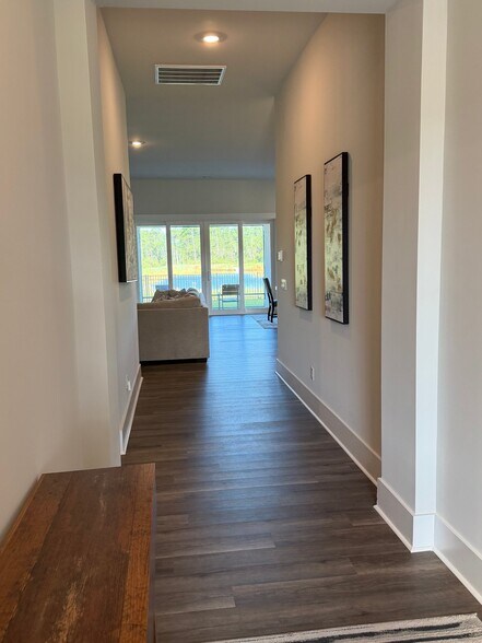 Building Photo - 5093 Roundhead Dr