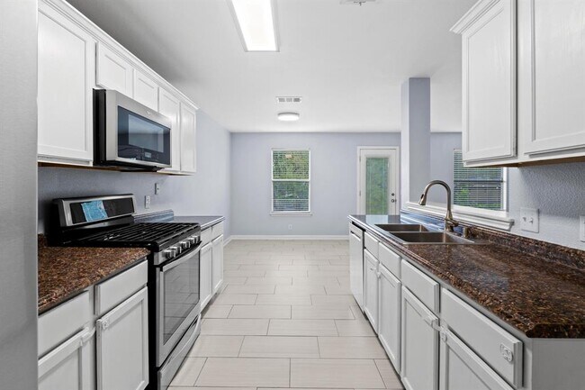 Building Photo - 6003 Wideleaf Dr