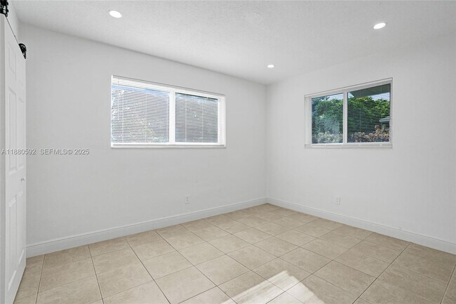 Building Photo - 136 NW 6th Ave