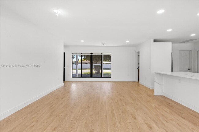 Building Photo - 317 N 31st Ave