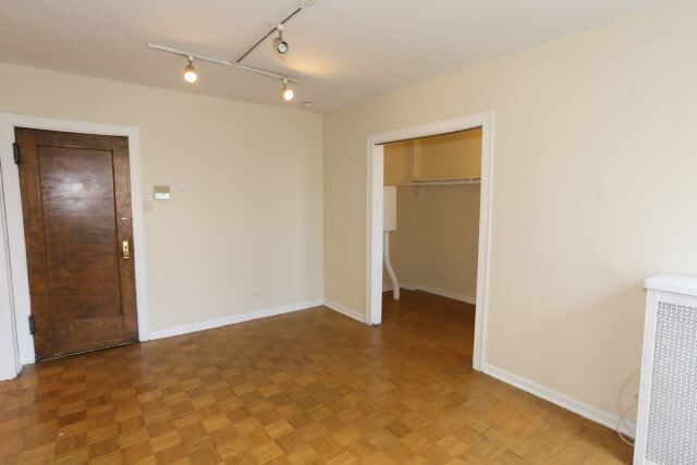 Building Photo - 744 W Belmont Ave