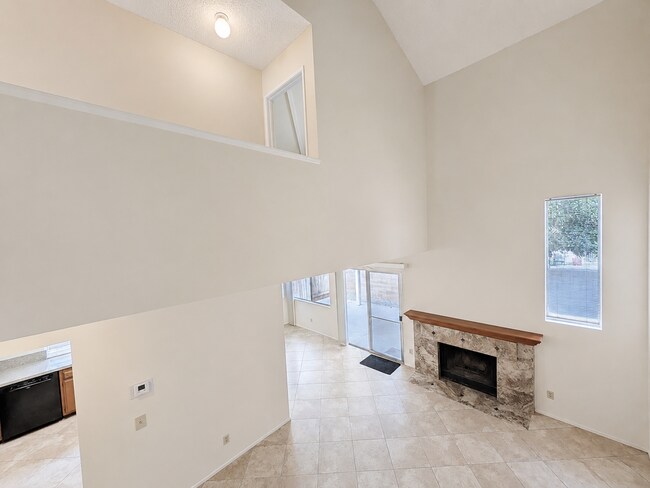 Building Photo - 3727 Mesa Oak Ln