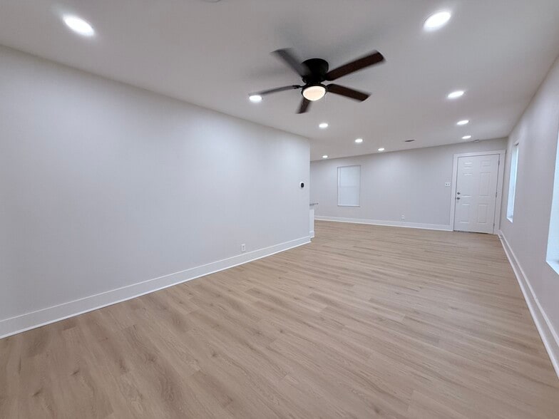 Building Photo - 414 12th St SE