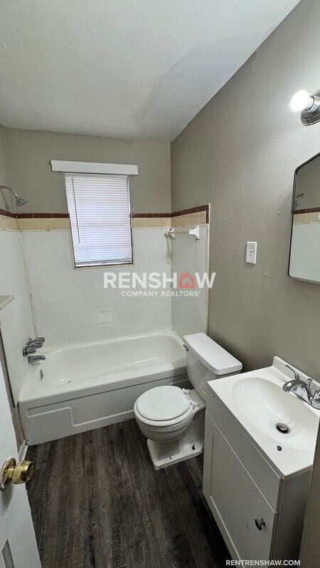 Building Photo - 1072 S Willett St