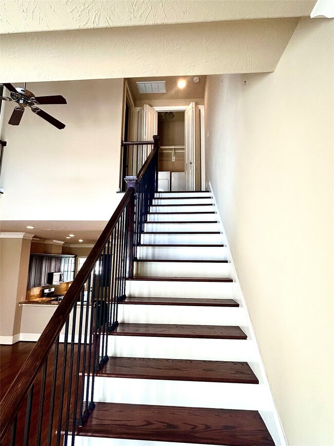 Building Photo - 1049 W 22nd St