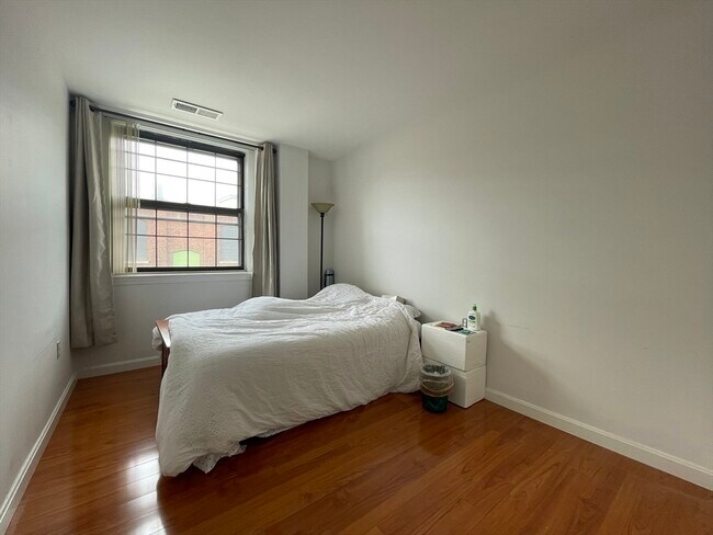 Building Photo - 10 Weston Ave