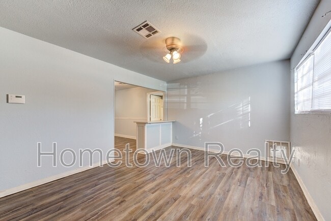 Building Photo - 9809 N McKinley Ave