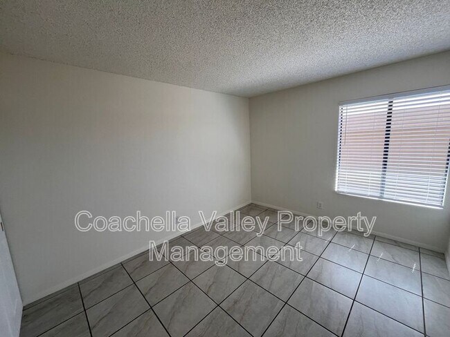 Building Photo - 433 Bradshaw E Ln
