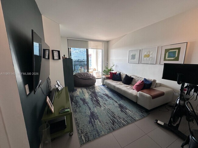 Building Photo - 1600 NE 1st Ave