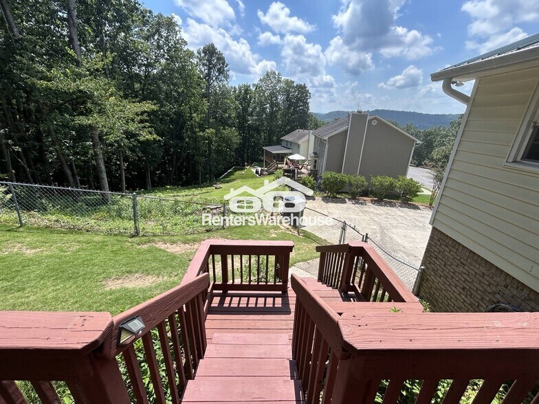 Building Photo - 2501 Crestwood Cir