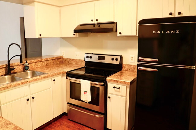 Building Photo - Founders Hill Haile Plantation