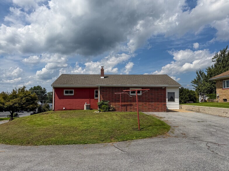 Building Photo - 3928 Oregon Pike