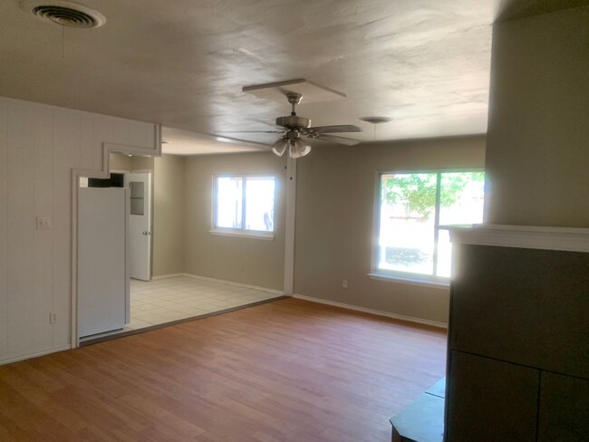 Building Photo - 4 Bed/2 Bath in Wester Neighborhood (50th ...