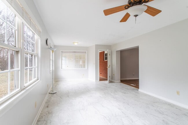 Building Photo - Convenient to Downtown Brevard