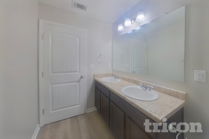 Building Photo - 1008 Eldon Ln