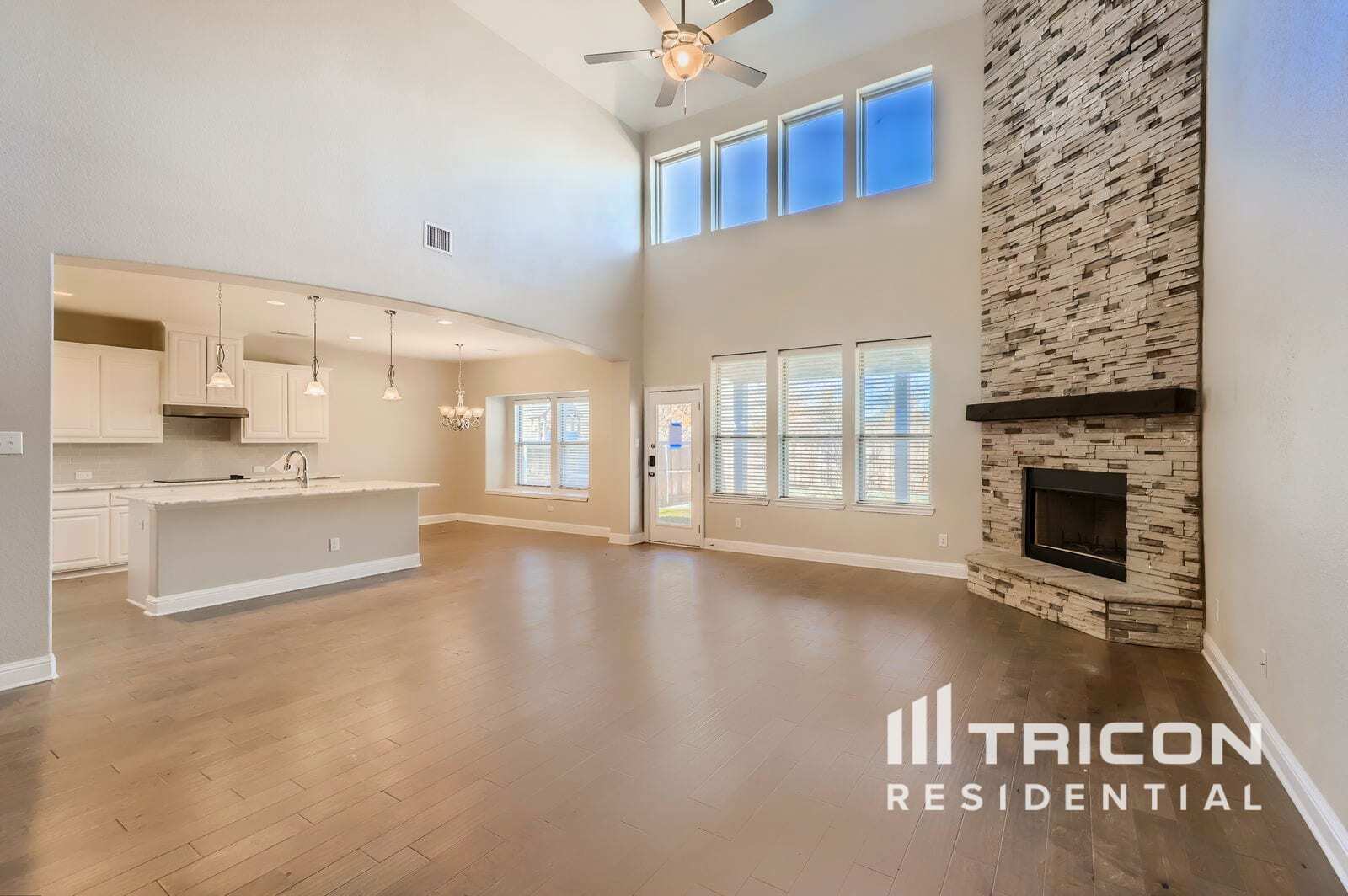 Building Photo - 319 S Hill Dr