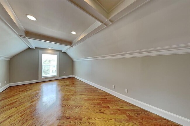 Building Photo - 401 Oscar Way