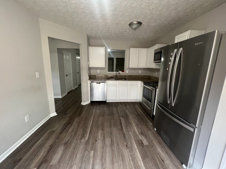 Building Photo - Room in Townhome on Waldrop Ln