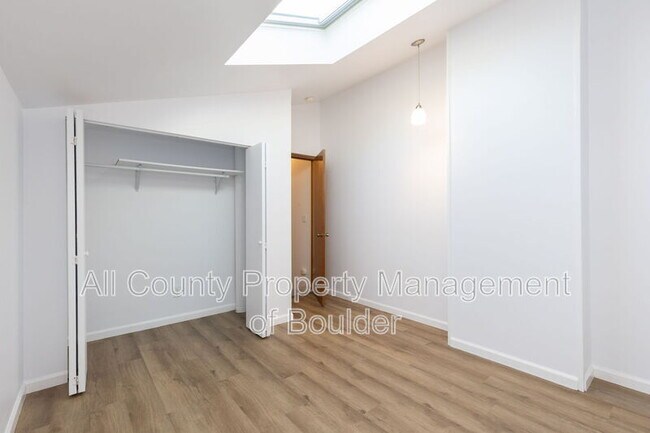 Building Photo - 5056 Buckingham Rd