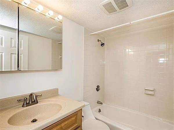 Building Photo - 140 Pleasant St