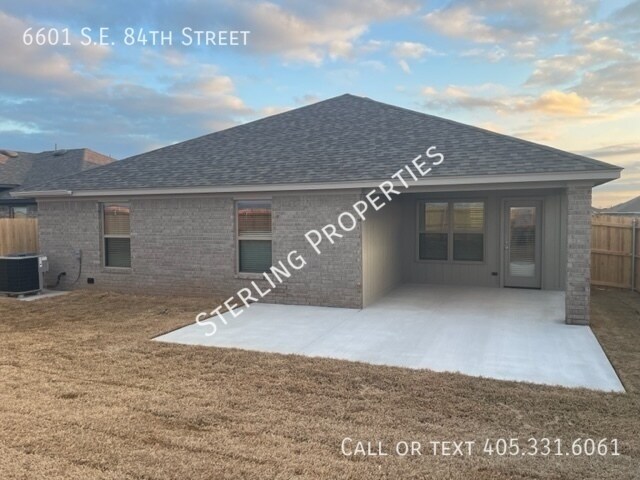 Building Photo - 6601 SE 84th St