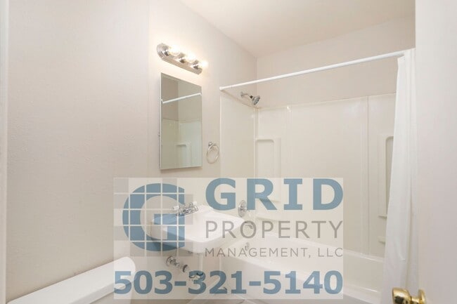 Building Photo - 3 Bedroom Home - Large Corner Lot - SE Portland!