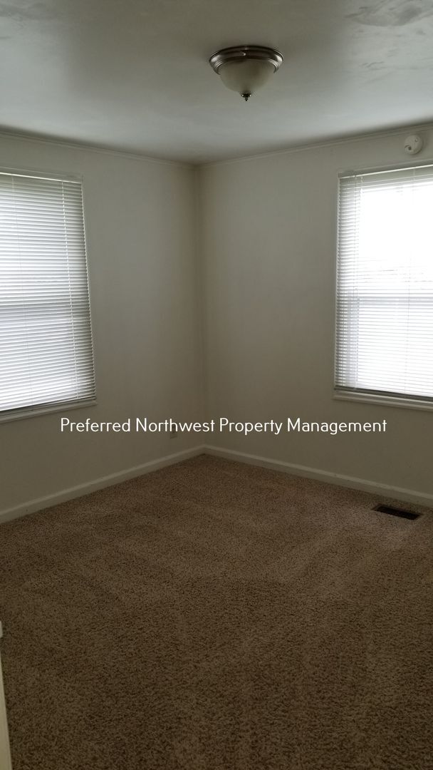 Building Photo - Newly Update 2 Bedroom House in River Road area